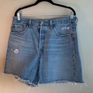 Levi 501 Mid-Thigh Distressed Women Denim Shorts 32